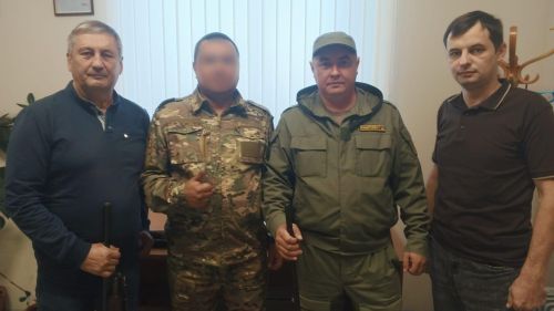 Нашим воинам нужнее: Охотники Татарстана передали ружья и боеприпасы для нужд СВО