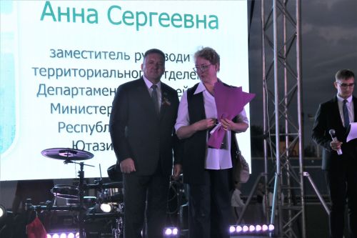 Во время праздничного торжества в честь Дня Республики наградили самых достойных жителей района