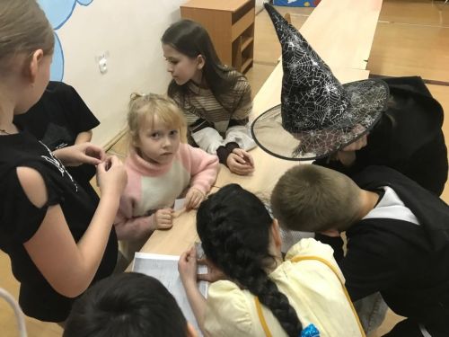 Сегодня, в честь старого нового года, в Центре детского творчества прошла квест-игра «Вечер любителей Гарри Поттера»