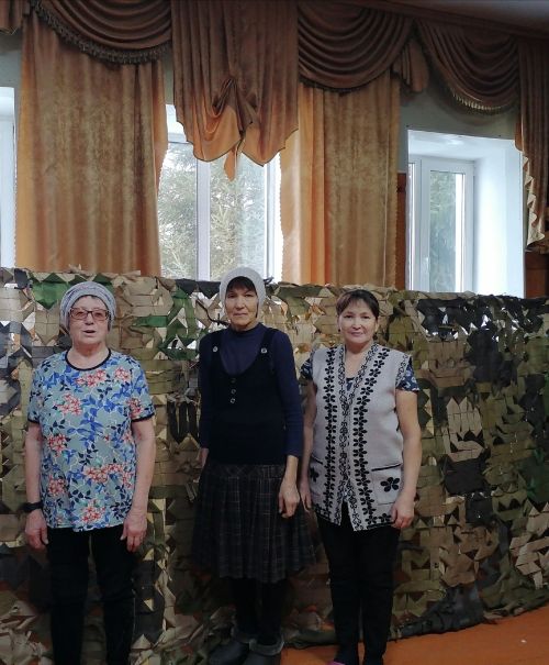 В Новом-Каразерике продолжается активная работа по плетению сетей для участников специальной военной операции