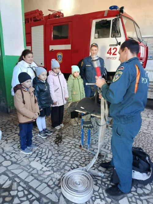 Заглянули в гости к огнеборцам