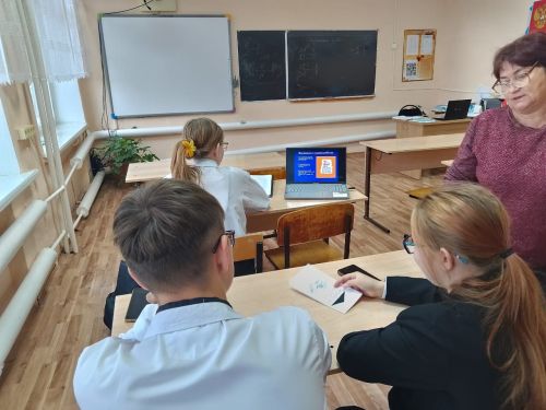В Каракашлинской школе для учащихся старших классов прошел правовой урок «Правовая неотложка»