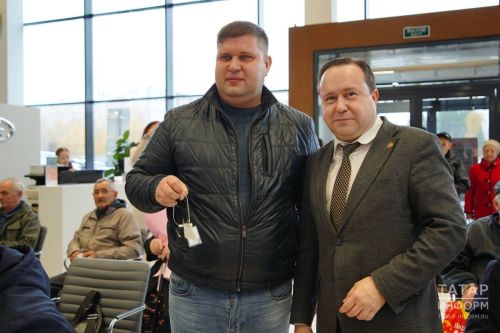 Отделение Соцфонда РФ по РТ передало пострадавшим на производстве 13 автомобилей LADA Vesta