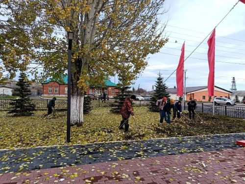 Работники культуры Ютазинского района вышли на общепоселковый субботник