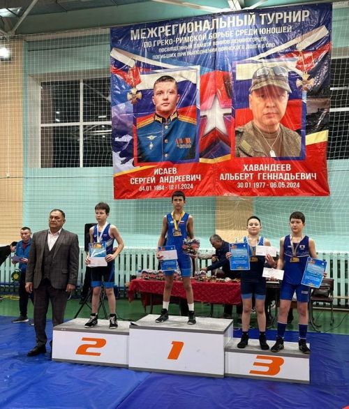 Турнир по борьбе в память о героях