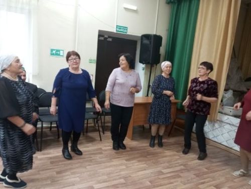 В Каклыкуле чествовали бабушек и дедушек