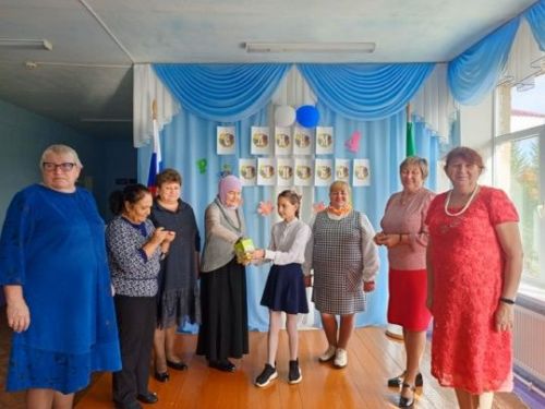 Яркий праздник в Акбашской школе: концерт ко Дню учителя