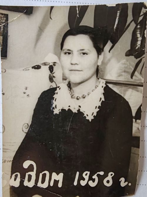 Не грибы в лесу высматривала, а сухой валежник