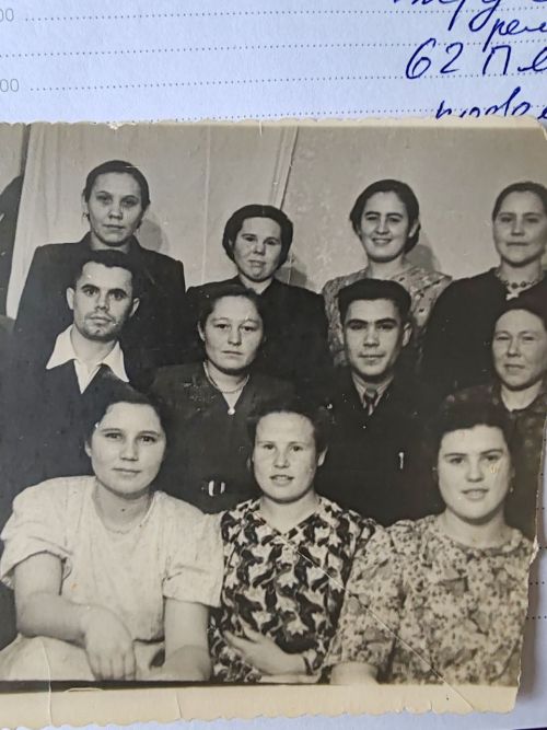 Не грибы в лесу высматривала, а сухой валежник