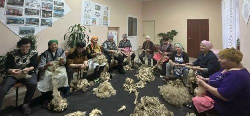 Пряжа Победы: тепло из Подгорного — нашим защитникам