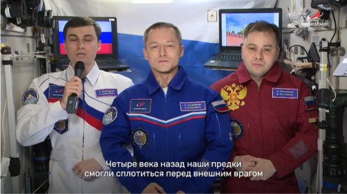 Космонавты поздравили россиян с Днем единства