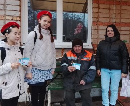 «Сила человека»: юнармейцы подарили тепло односельчанам
