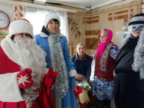 Волшебство для каждого: Дед Мороз дарит тепло