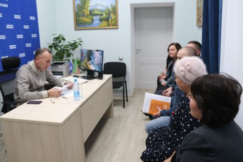Единороссы взяли на контроль обращения населения