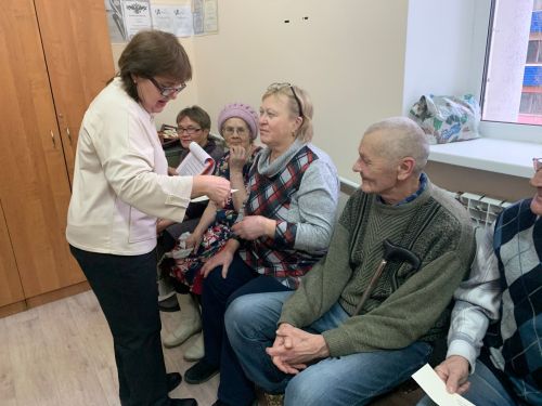 Уруссинская библиотека провела душевную встречу ко Дню инвалидов