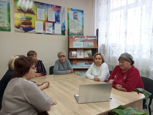 Память в строю: в библиотеке почтили Героев Отечества
