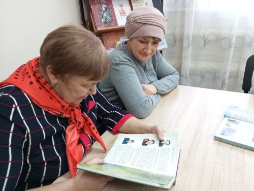 Память в строю: в библиотеке почтили Героев Отечества