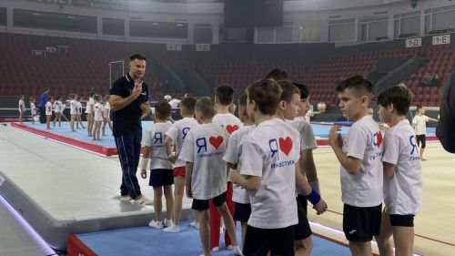 Гимнастические таланты Казани получают уроки от олимпийских чемпионов
