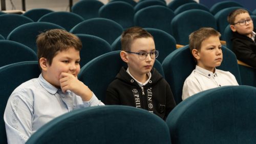 В Уруссинской школе №3 прошел «Разговор с героем», участником СВО
