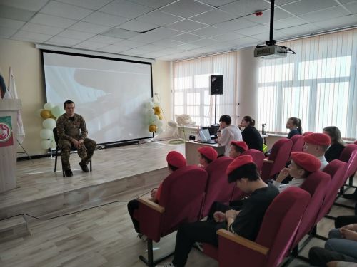 Дымтамакские школьники встретились с выпускником школы, участвующим в СВО