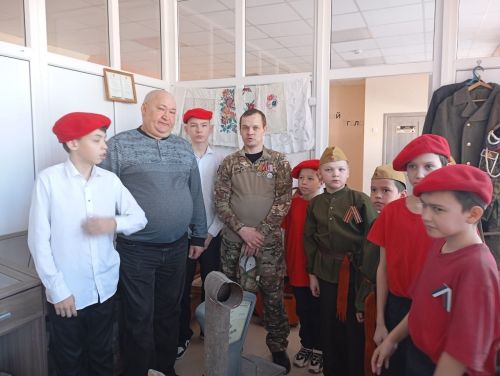 Дымтамакские школьники встретились с выпускником школы, участвующим в СВО