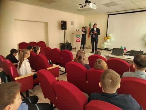 В Дым-Тамакской школе - парламентский урок на тему: «Святое  дело - Родине  служить!»