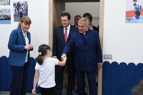 Рустам Минниханов посетил детский инклюзивный центр «Тылсым» в Казани