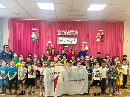 Уруссинские школьники отмечают День родного языка