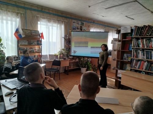 «Татар телен беләбезме?»: в Староуруссинской сельской библиотеке прошел познавательный урок в рамках Декады родного языка