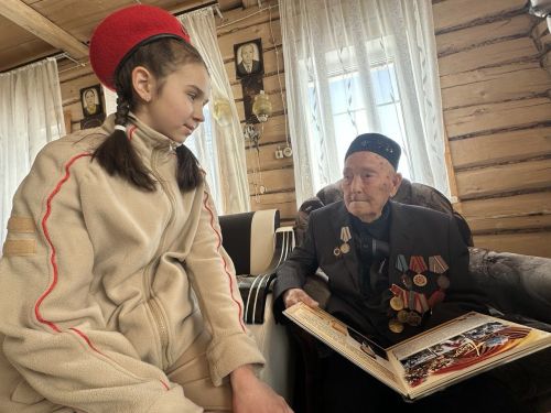 Бәйрәкә мәктәбе юнармиячеләре сугыш яугире Инком Абдуллин белән очрашты