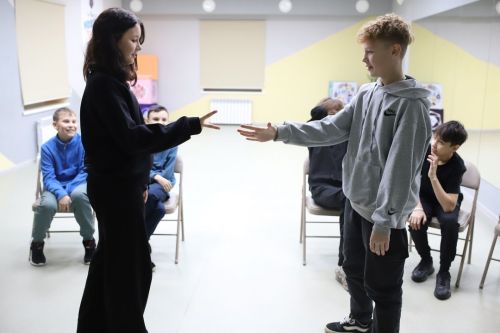 Молчаливое состязание: команды «Пикми» и «Эгоисты» сразились в игре «Без слов»