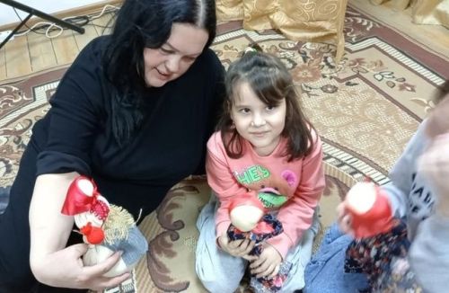 «Во что играли наши бабушки»: путешествие в мир народных игр и игрушек