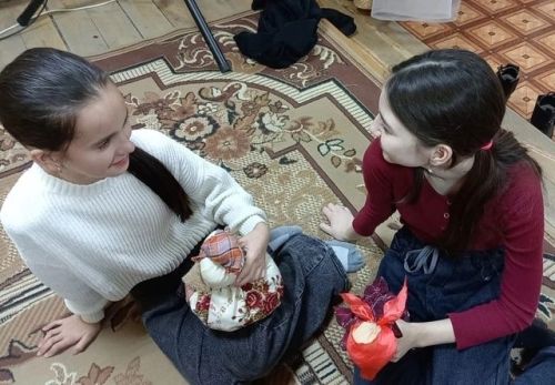 «Во что играли наши бабушки»: путешествие в мир народных игр и игрушек