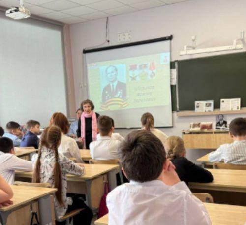 В Уруссинской школе прошел Урок мужества, посвященный Герою Советского Союза