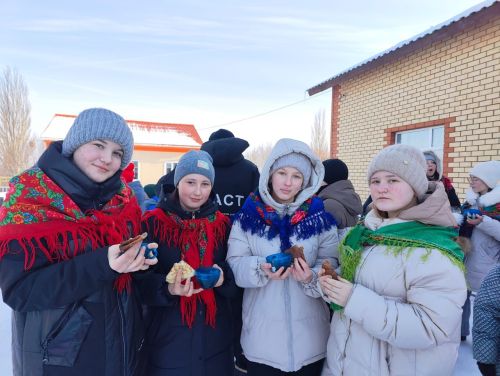 На Масленицу – в павлопосадских платках