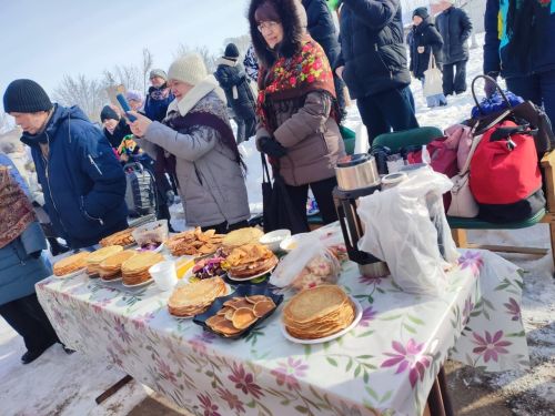 ТОС «Движение» и «Горьковский» устроили яркое празднование Масленицы