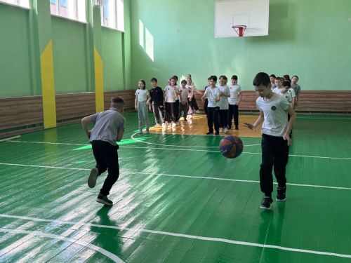 Весенние каникулы в Уруссу: школьники участвуют в спортивной игре «Только вперед»!