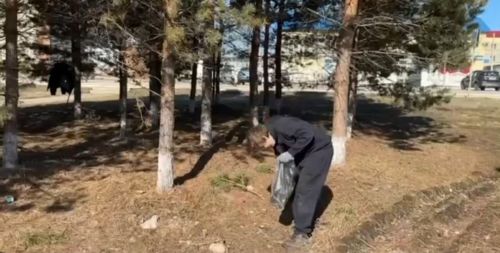 Активисты Уруссинской школы №2 присоединились к акции «Верни герою имя»