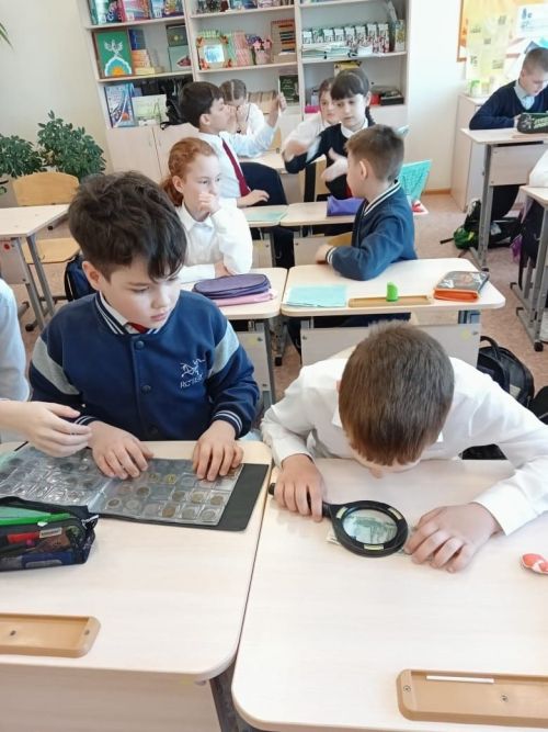 Увлекательная встреча о истории денег в Уруссинской гимназии