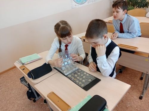 Увлекательная встреча о истории денег в Уруссинской гимназии