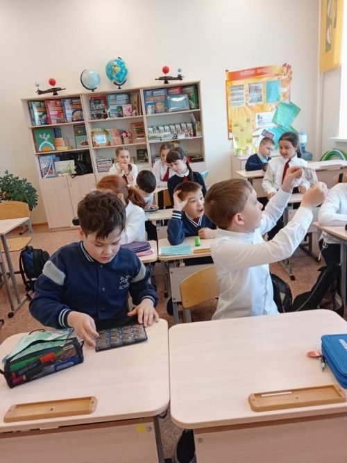 Увлекательная встреча о истории денег в Уруссинской гимназии