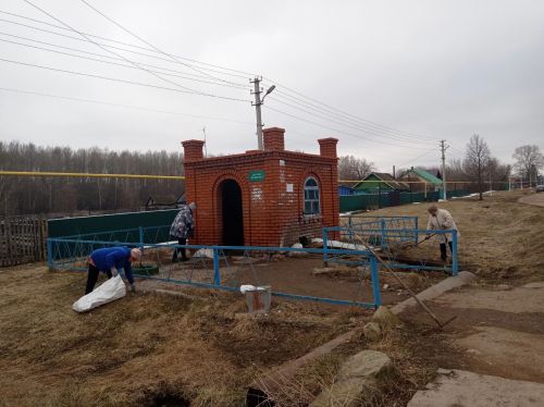 Волонтёры села Кряш-Буляк провели экологическую акцию «Чистый родник»