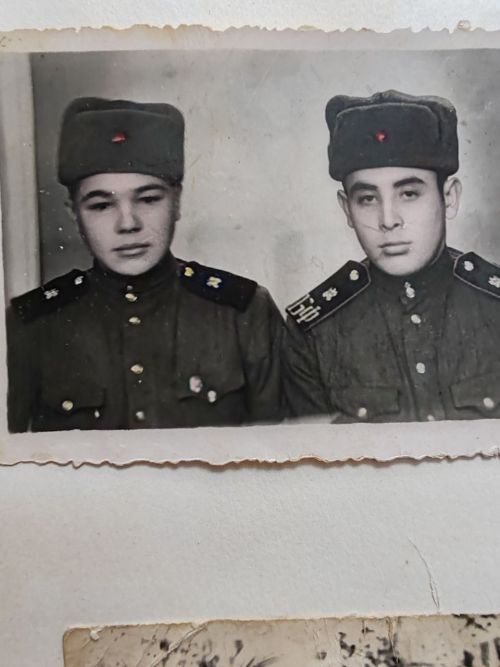 Где бы ни был, отовсюду тянуло домой