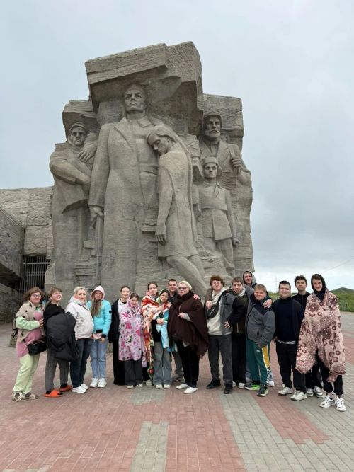 Татарстанские артисты показали в Керчи спектакль о подвиге пионера-героя