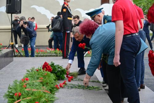 Минниханов почтил память героев