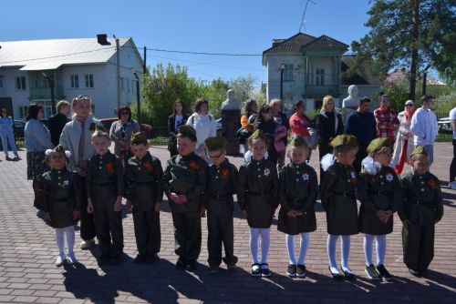 Бравые солдаты с песнями идут…