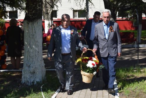 Завод не производит мечи, кует щиты