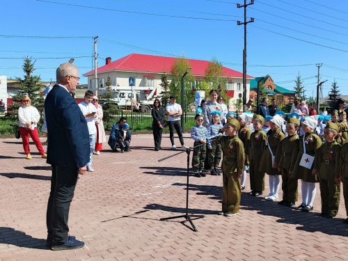 Бравые солдаты с песнями идут…