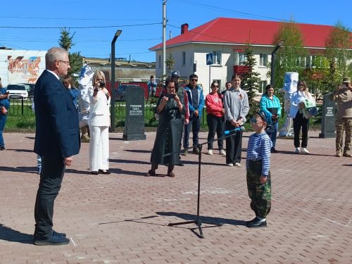 Бравые солдаты с песнями идут…
