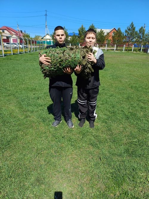 Учащиеся и родители плетут маскировочные сети